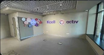 Оформление стены с логотипами Kcell и activ